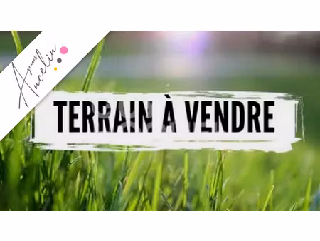 terrain de 670 m2 constructible avec une façade 28 ml