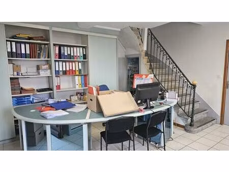 local professionnel au centre de brindas