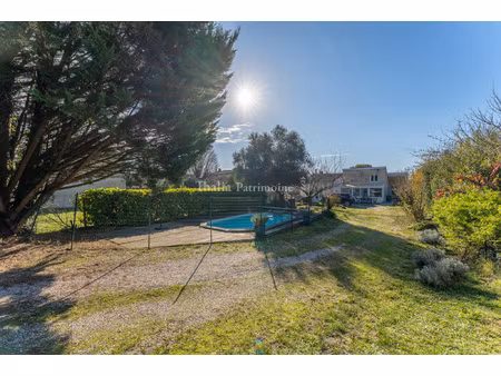 charmante maison en pierre de plain-pied dans le coeur de l'