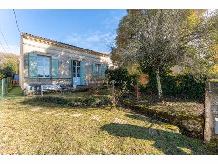 charmante maison en pierre de plain-pied dans le coeur de l'