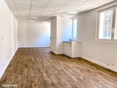 beau local/bureau 34 60 m² à louer à zi saint-laurent-du-var