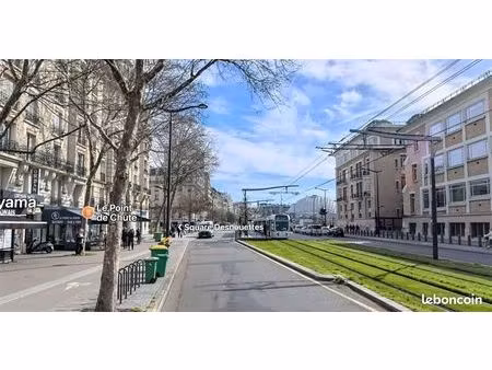 boutique 297 m² paris