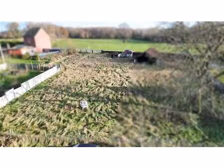 très beau terrain à bâtir sis à sirault