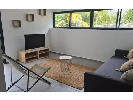 location maison  m² t-3 à fort-de-france  1 200 €