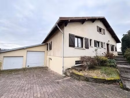 maison individuelle de type 7 avec dépendances.