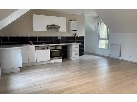 location appartement  m² t-4 à treffléan  820 €