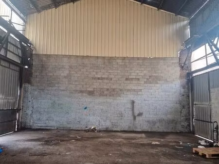 depot 400m2 + parking