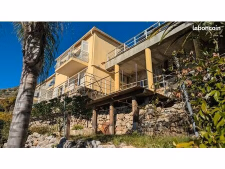 villa 3 pièces avec 2 parking privés et jardin à cap d'ail