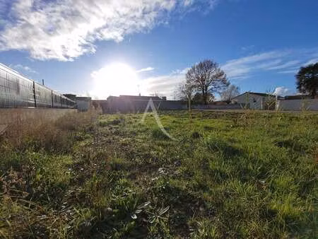 vente terrain à challans (85300) : à vendre / 452m² challans