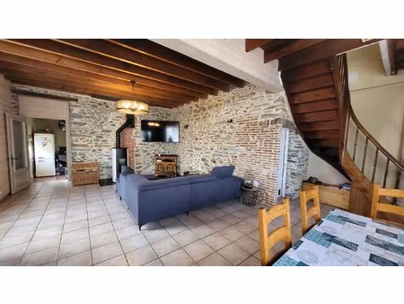 maison en pierre  quatre chambres  beau terrain