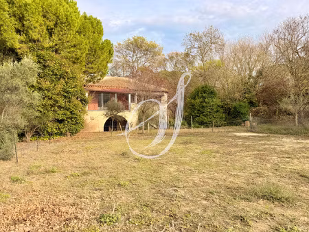 villa à rénover sur une parcelle de plus de 5 300 m2 à lavér