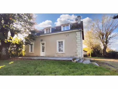 maison en pierre avec dependances