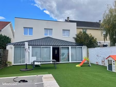 pavillon 7 pièces 180 m²