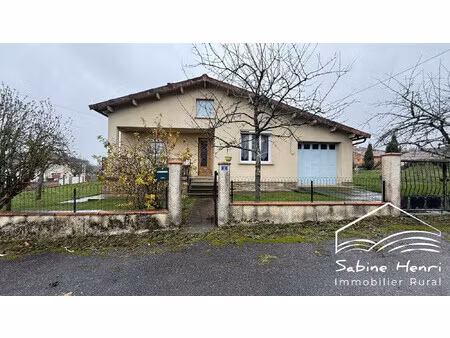 mais de village de 2 chambres