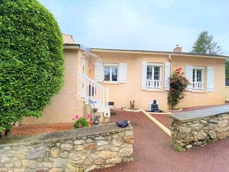 propriete familiale de plain pied avec piscine edifie sur 30