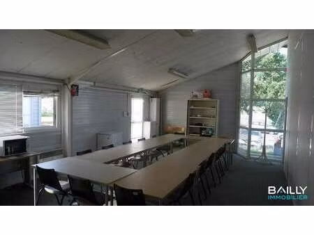 vente bureaux et commerces à la roche-sur-yon le bourg sous la roche (85000) : à vendre / 