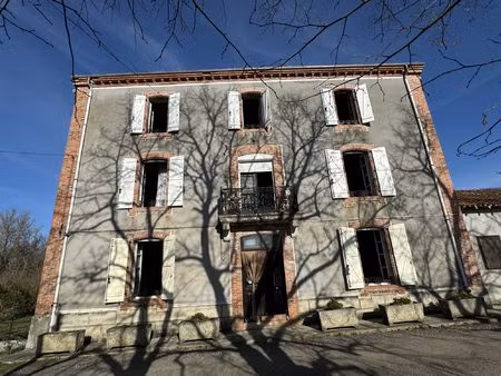 maison de caractère avec grands dépendances