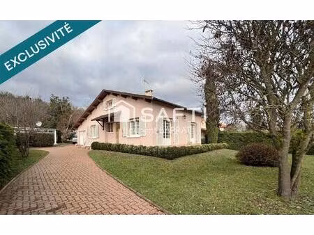 joli pavillon avec terrain clos et arboré