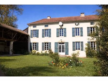 madiran  haute pyrenees maison de maître et grange rénovée o