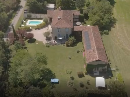 superbe propriété avec 2 gîtes camping piscine  seissan gers