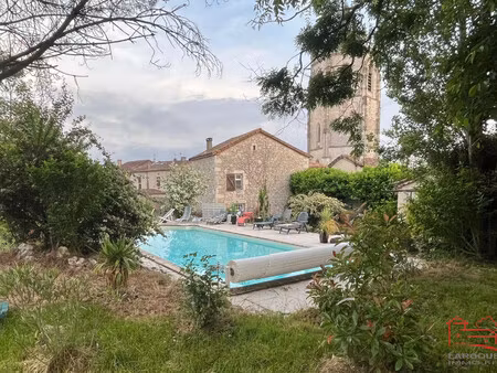 charmante maison familiale avec piscine  logement indépendant e