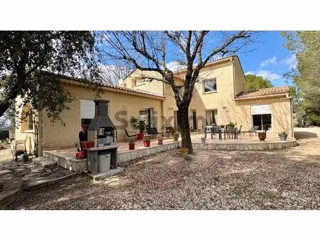 monteils  villa familiale avec parc et piscine.