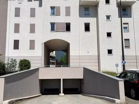 location garage 13 m² à saint-genis-pouilly (01630)