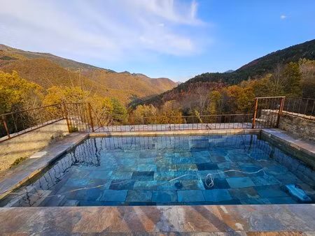 paradise eco hamlet dans 28 hectares de bois et de prairies avec un lac et une source