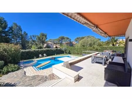 villa 9 pieces avec piscine proche mer a saint raphael boulouris