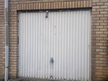 immo david stelt voor: gesloten garagebox van 16m²