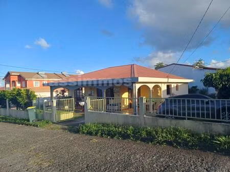 villa t4 à basse pointe