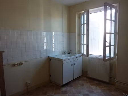 location appartement 3 pièces 65m² lathus st remy 86390