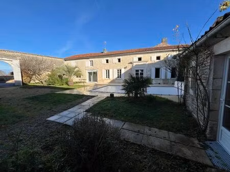 vente maison 7 pièces 220 m² chassors (16200)