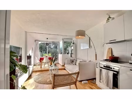 bel appartement t2 de 47 m2 vue mer et jardin  expo sud