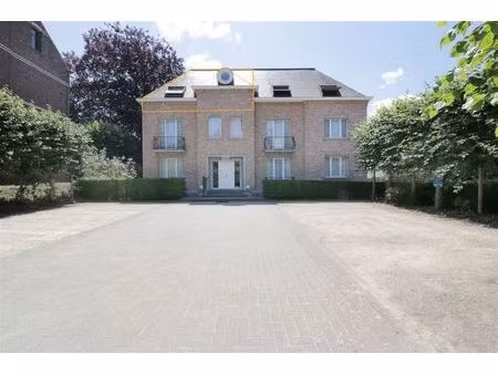 appartement  2 slpk  autostaanplaats in carport