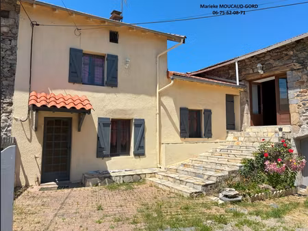 retournac 43130 maison en pierre à rénover 160 m² avec petit terrain et cour avant