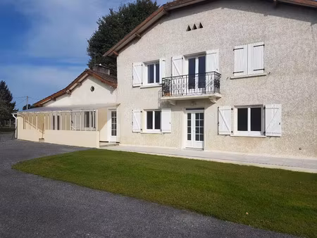 location appartement 5 pièces 150 m² à latrille (40800)