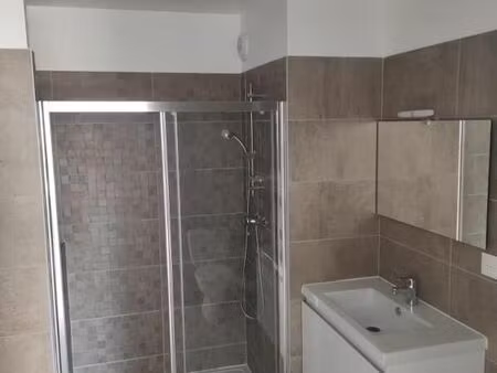 location appartement 2 pièces 43 m² à lunel (34400)