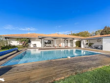 vente maison 6 pièces 210 m² à bayon-sur-gironde (33710)  442 260 €