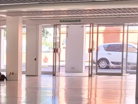 local commercial centre ville