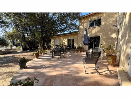 monteils  villa familiale avec parc et piscine.