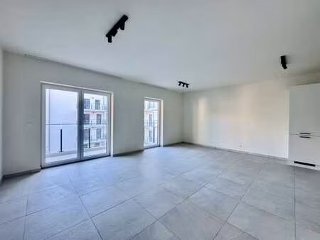 saint-servais – appart 2 ch neuf + terrasse + parking