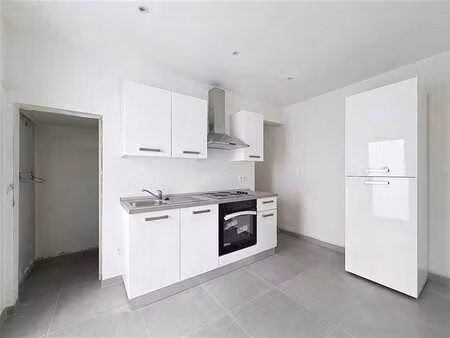 maison 3 facades rénovée située à roselies