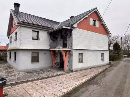 maison d'habitation avec de nombreuses pièces à braunlauf