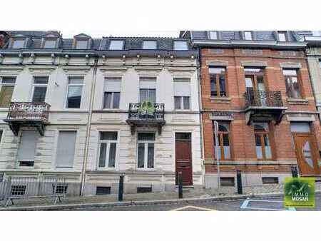 maison de rangée avec 4 chambres ( voir 5 ) et jardin