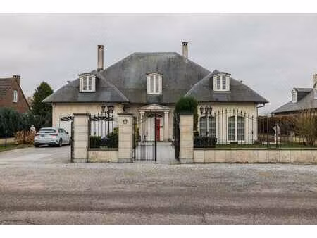 prestigieuse villa aux finitions luxueuses