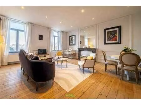 appartement de caractère situé au calme absolu.