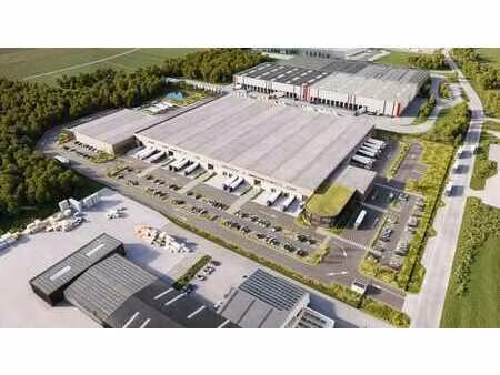 entrepôt de +/- 920 m² avec 2 quais de chargement