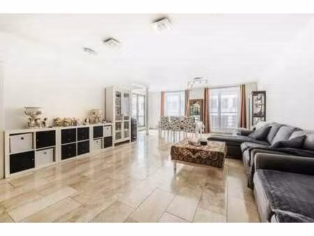 chatelain/louise - bel appartement 2 ch + terrasses+ parking