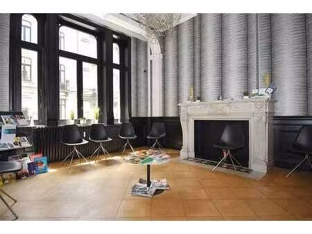 splendide rez-de-chaussée de bureaux avec parking privé